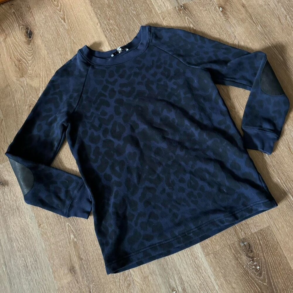 Sandro Blue Leopard Print Leather Elbow Patch‎ Crewneck Sweater Womens Size 1 - Picture 2 of 4